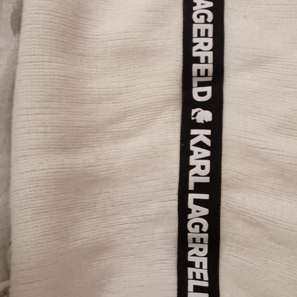CARL LAGERFELD  continuing scarf